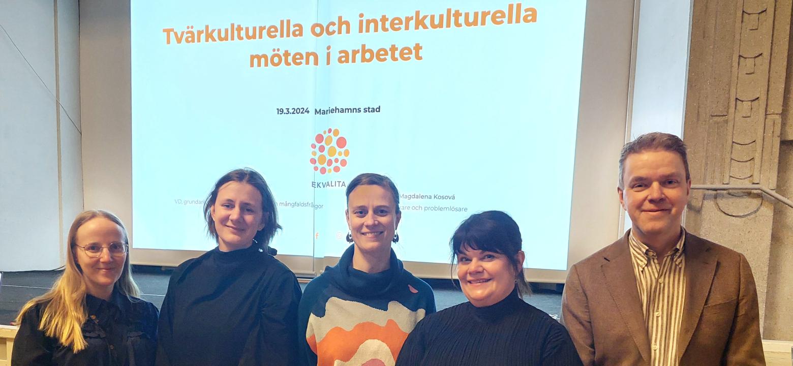 Föreläsarna, stadsdirektören och HR i festsalen i samband med utbildning
