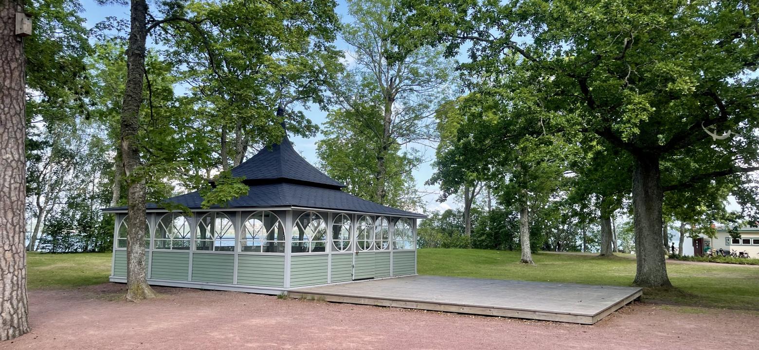 Paviljongen på Lilla holmen Bild på paviljongen på Lilla holmen