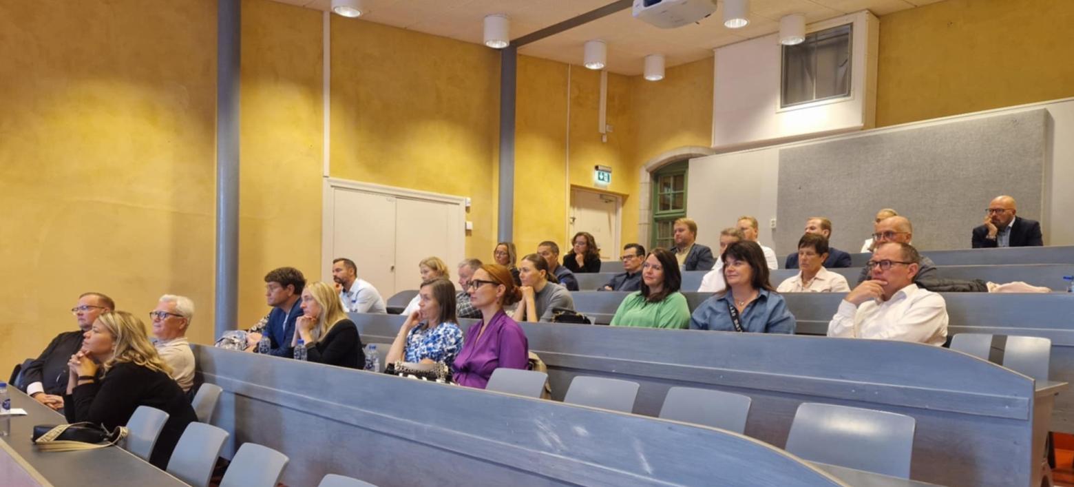 Stadens representanter på föreläsning i Visby Fotografi av stadens representanter på föreläsning i Visby