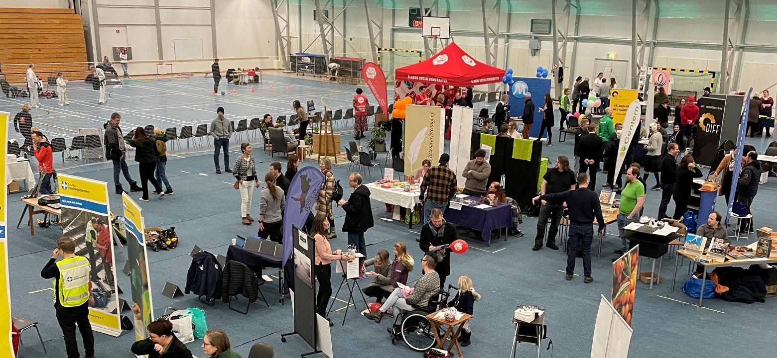 Baltichallen stort och öppet utan väggar mellan utställarna