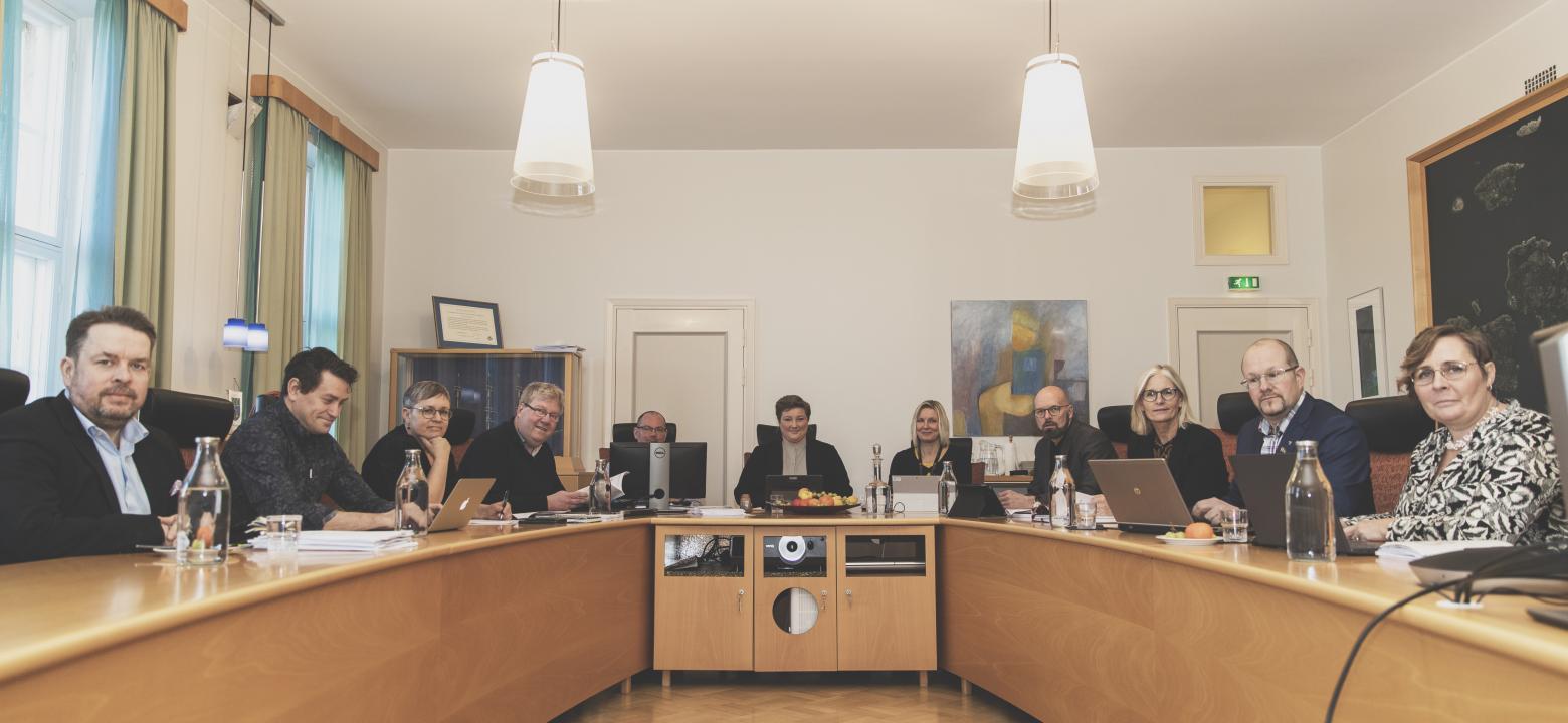 Stadsstyrelsen, stadsdirektören och vik. kanslichef år 2020 Stadsstyrelsen sammanträder i stadsstyrelserummet